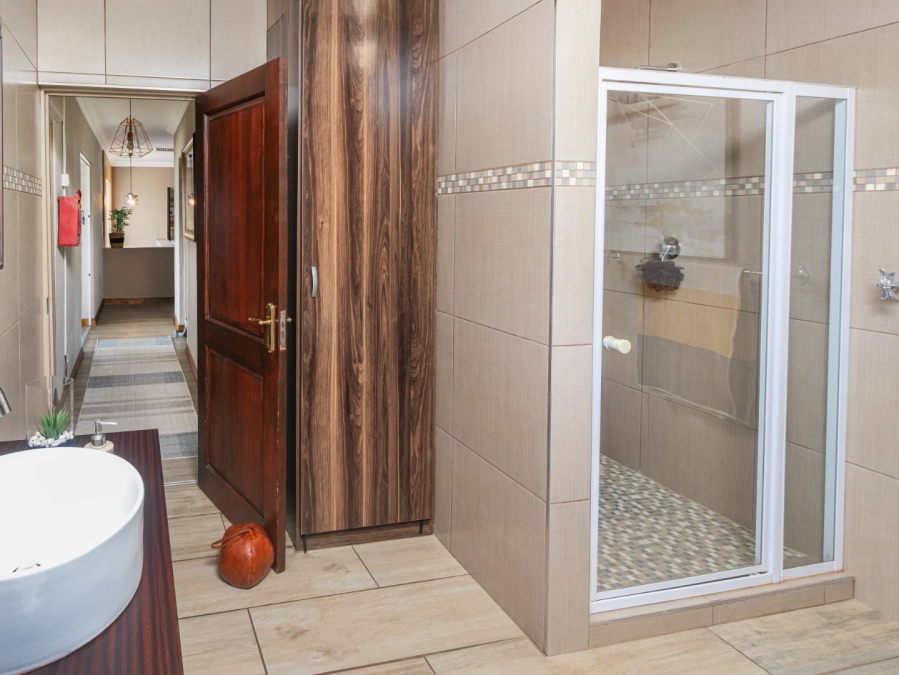 6 Bedroom Property for Sale in Kosmos Ridge North West